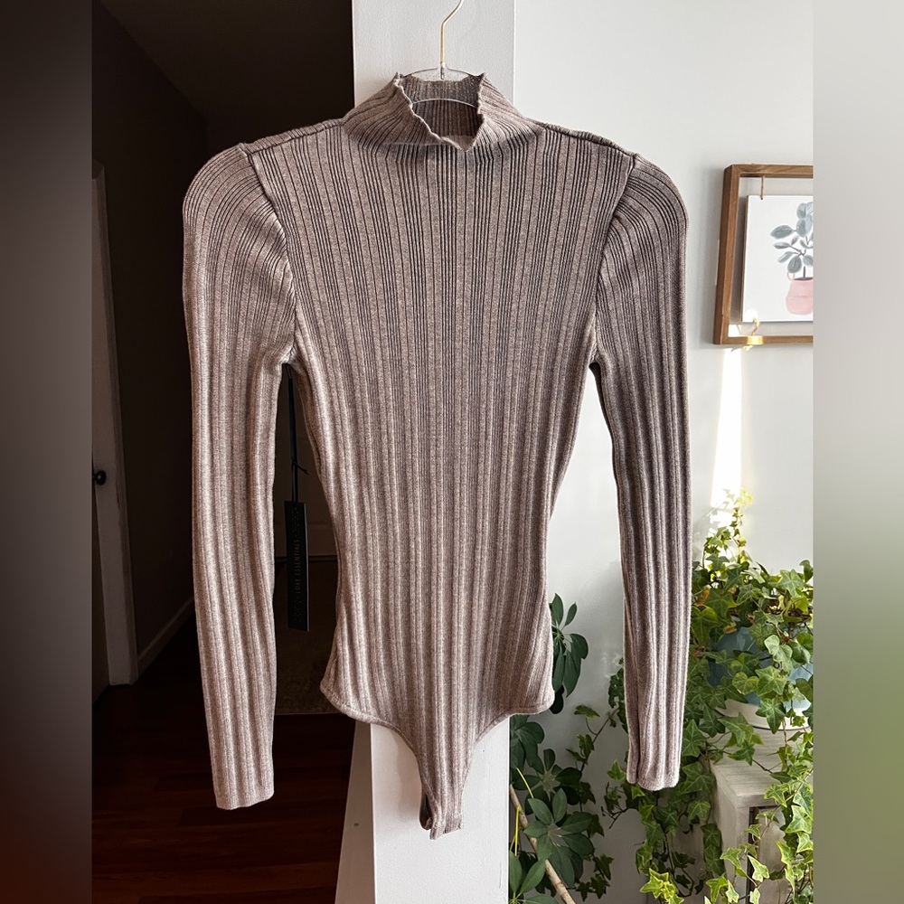HOUSE OF HARLOW 1960 Mock Neck Ribbed Long Sleeve Bodysuit